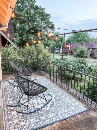 The Chandelier Loft of Midtown - Near It All!