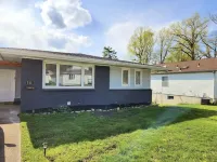 Modern Home, Sleeps 10, Near Downtown and VU, over 2000 Sqft Hotels in Center Township