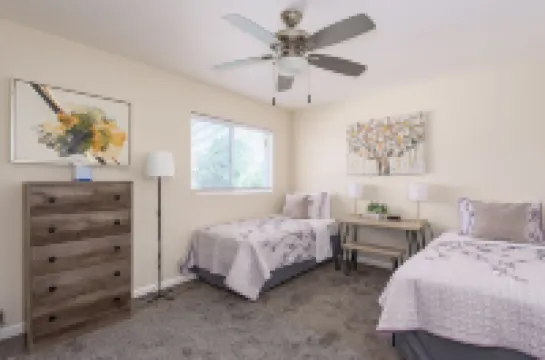 EXPLORE CO-Perfect for fams/groups. Close to DIA.