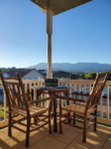 Gorgeous private suite in ranch home with full kitchen/laundry and Jacuzzi tub!