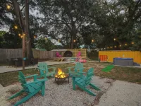 Super Fun Family Bungalow - Hot Tub - Yard Games - Seasonal Cowboy pool Hotels in Bellview