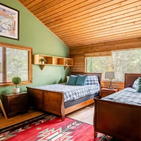MT HOOD CABIN! Remodeled, 2500 sq ft, Sleeps 12!