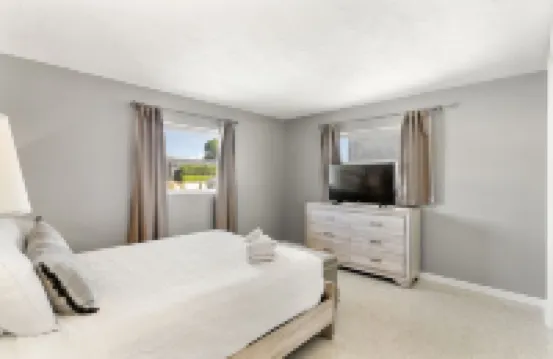 Casa di Amici – Heated Saltwater Pool and Canal Home Near Ami & Much More!