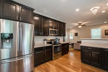 Be our guest-3-bedroom house in a great location!