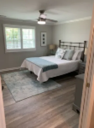 Biggie's Bungalow - Waterfront House with Dock - 4-Star