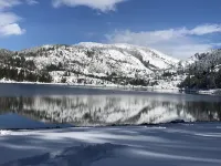 Vintage Pinecrest cabin with HUGE deck- 5 minutes to Pinecrest Lake