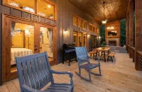 ✿NEW Cabin✿ Forest Decks, Hot Tub, Arcade Games