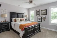 2 Bed/2 Bath with LR, DR, Kitchen, Laundry & Deck. Parties Are Not Allowed. - Homestays