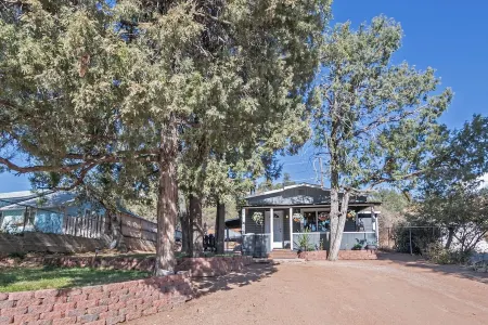 Cozy Cottage Getaway Отели в г. Пейсон