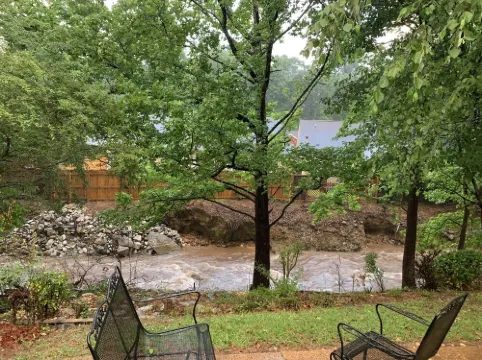 Updated Home on Creek *3 King Beds* 4 mi to UA