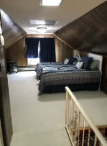 This home is located in beautiful Parke County, a rustic and charming setting. 帕克縣酒店