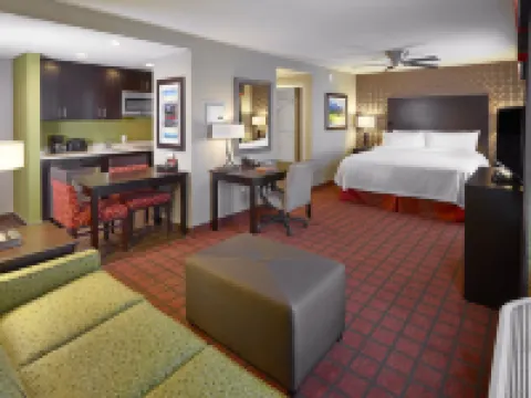 希爾頓Homewood套房-卡爾加里機場