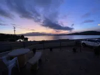 Waterfront 3 Bedroom House 10 min From Hobart Hotels in Howrah