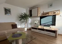 Gemütliche Naturnahe Ferienwohnung in Oberbayern Các khách sạn ở Denklingen