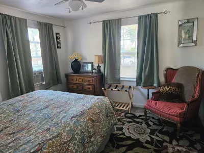 Cozy cabin feel in midtown Reno Hotels near Reno–Tahoe International Airport