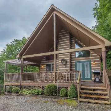 Hot Tub+River Views, Grill, Fireplace! Mtn Views, Private, 5 Min to Burnsville!