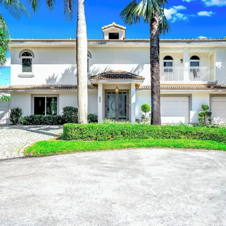 Waterfront Antique Mansion! Heated Pool+Hot Tub!