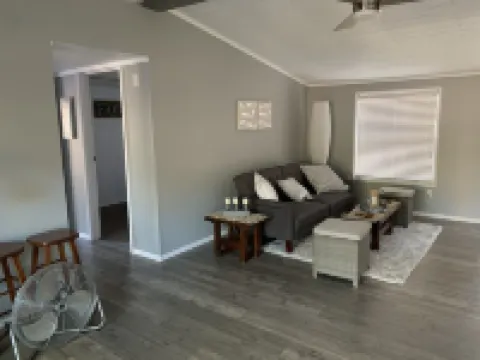 Peaceful Lake Retreat Hotels in McCormick County