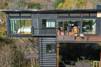 Amazing 34 foot high shipping container home in Whitingham on Sadawga Lake Hotels in Whitingham