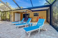 Walk to Vanderbilt Beach! Private Heated Pool! Close to Mercato and Ritz Carlton