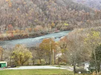 Tiny home overlooking the river with SPECTACULAR VIEWS and lots of extras!