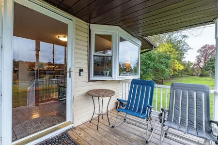 3br Cottage in Lansing bordering the New River Gorge National Park and Preserve