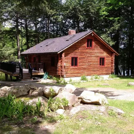 Log Cabin - Lake Pauline Waterfront - 2 Miles To Okemo Mountain/Jackson Gore Отели в г. Ладлоу