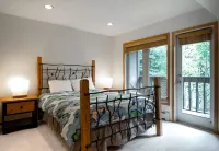 3Br Condo on 10 Mile Creek with Mountain & Creek Views.  Close to Main Street! - Pools