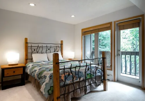 3BR condo on Creek with mountain views.  Close to Main Street!