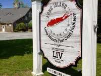 Renovated Cozy Chic North Fork Cottage, steps away from the Beach & Wine Trail!! Hotels in Riverhead