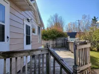 Snowmobile, UTV trails, Fishing in a charming 3-bedroom house in Republic