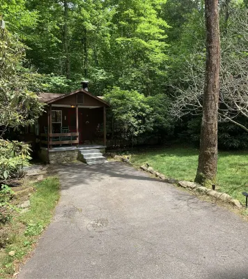 Cozy Couples Creekside Cabin at TwinBrook Resort - Post-Helene Update!