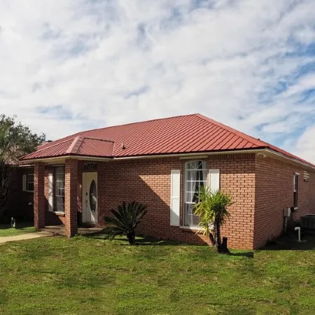 Charming 3-bedroom bay front house with WiFi and AC in fabulous Gulf Shores AL