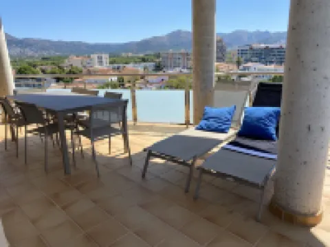 Panoramic 180 ° view on the canals, swimming pool, 6 people Rosas nature reserve