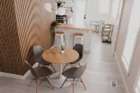 Arianna's Modern Makeover [5 Beds 2 Baths]