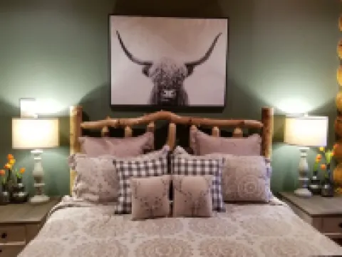 Alton Lodge / Spacious Log Home on beautiful, quiet 20 acres with large Kitchen