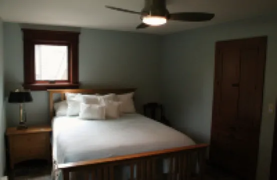 Wake up to a stunning year-round Narragansett Bay, bridge, & lighthouse view Hotels in Portsmouth