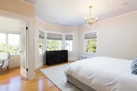 The Claremont District Luxury Residence 鄰近Berkeley Floor Cafe的酒店