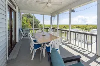 Oceanfront Home, Stunning Views, Sun Deck, Screened Porch, Walk to restaurants!
