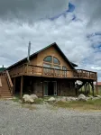 River View Gateway- 5 min walk to Yellowstone River Hotels near Yellowstone Hotsprings Campground