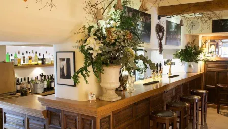 Bell at Hampton Отели рядом с достопримечательностью «Парк Спайсболл Кантри»