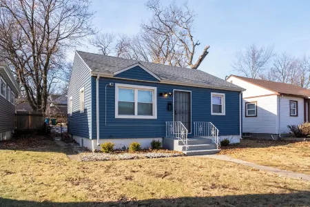 20Mins from Beach, 10Guests/Wifi/1.2 Baths/Ping Pong/Pool Table/Treadmill