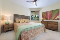 Puu Poa Ocean Bluff Condo, Incredible Views, Walk to Beaches Hotels in Princeville
