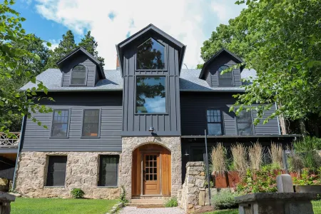 StedleyCreek! One bed-room apartment in the Stoney Creek area of  Branford, CT.