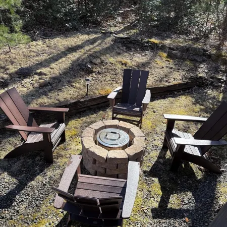 2Br/2BA Cabin Near Downtown West Jefferson  Fireplace + Workspace