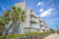 Southern Exposure-Next to Johnnie Mercers Pier, Ocean View, Updated Condo Hotels near Wrightsville Beach Marina