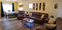 Contemporary, Clean&Comfy|AC|<2 mi UofA|Pet Ok