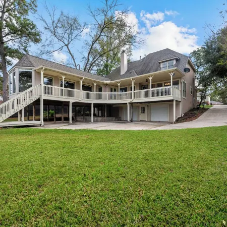 Woodlands Area Lakeview Retreat