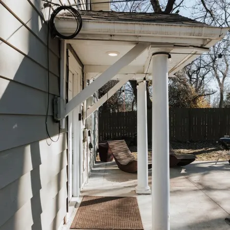 Tranquil Pet-Friendly Bungalow in Midtown Springfield with High-Speed Wi-Fi