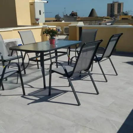 Two-story house in the city -climatized - wifi